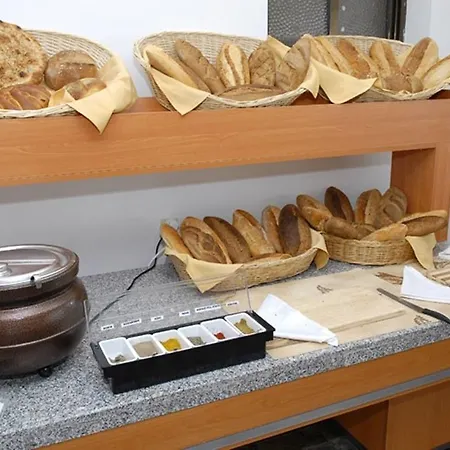 Ladin Готель Чешме